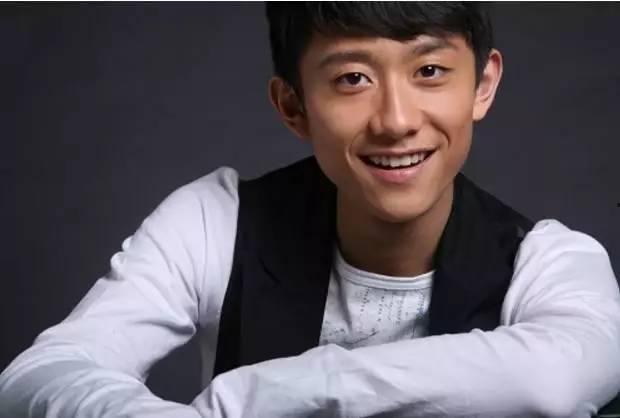 张一山娱乐圈吃瓜事件视频,揭秘吃瓜视频背后的真相